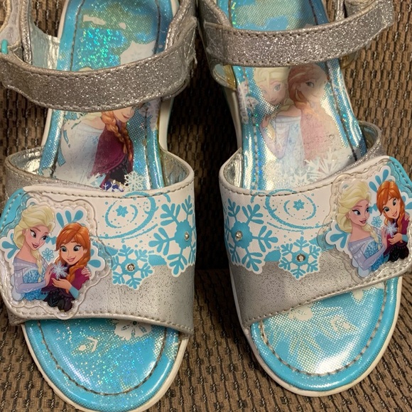 Disney Frozen light up sandals - Picture 5 of 10